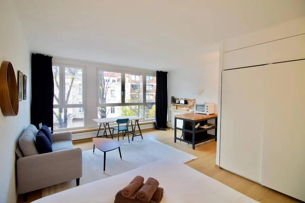 New Studio ! Bruxelles 0*,  Belgique
